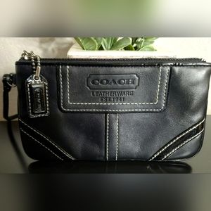 COACH PATENT LEATHER WRISTLET